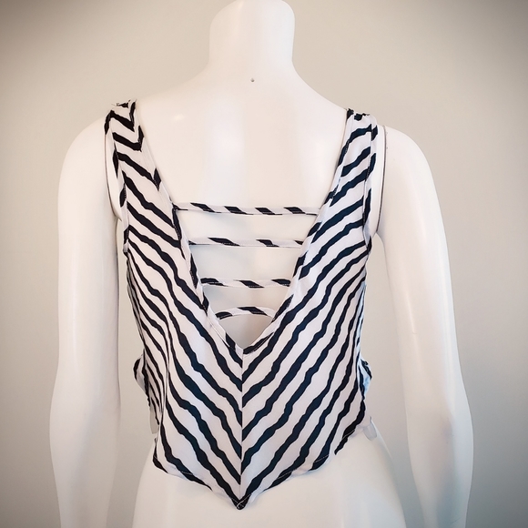 2B bebe crop top - Picture 2 of 2